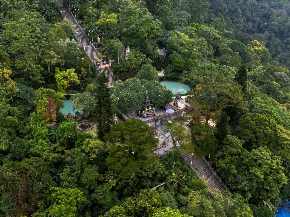 Không gian Vườn tháp Huệ Quang Yên Tử