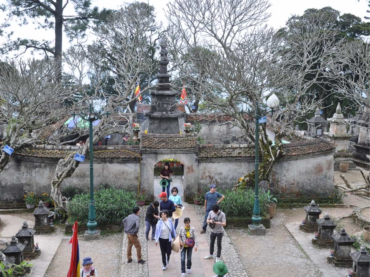 Kinh nghiệm tham quan Vườn tháp Huệ Quang