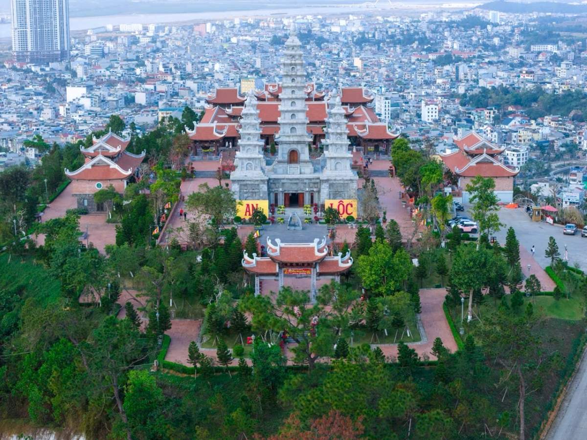 Vịnh Hạ Long và Sun World Ha Long trong hành trình Yên Tử