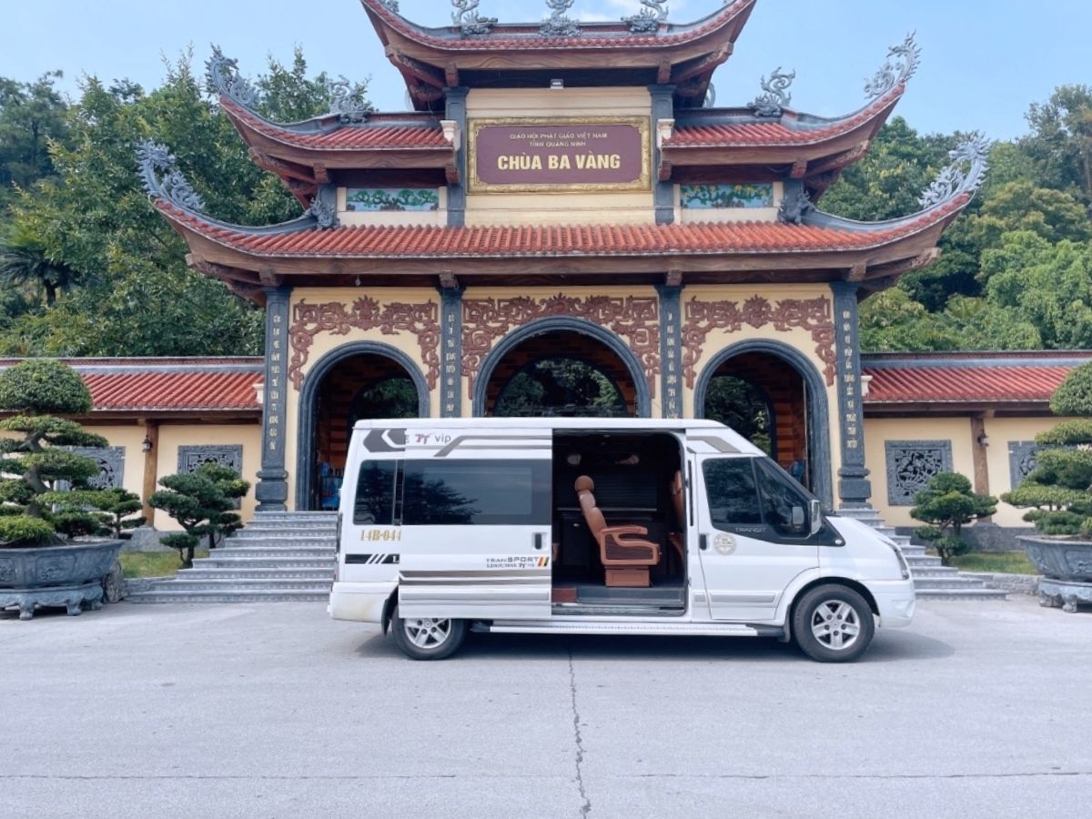 Xe khách hoặc limousine đi chùa Ba Vàng