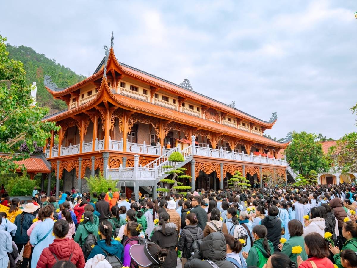 Thời điểm đi chùa Ba Vàng từ Hà Nội