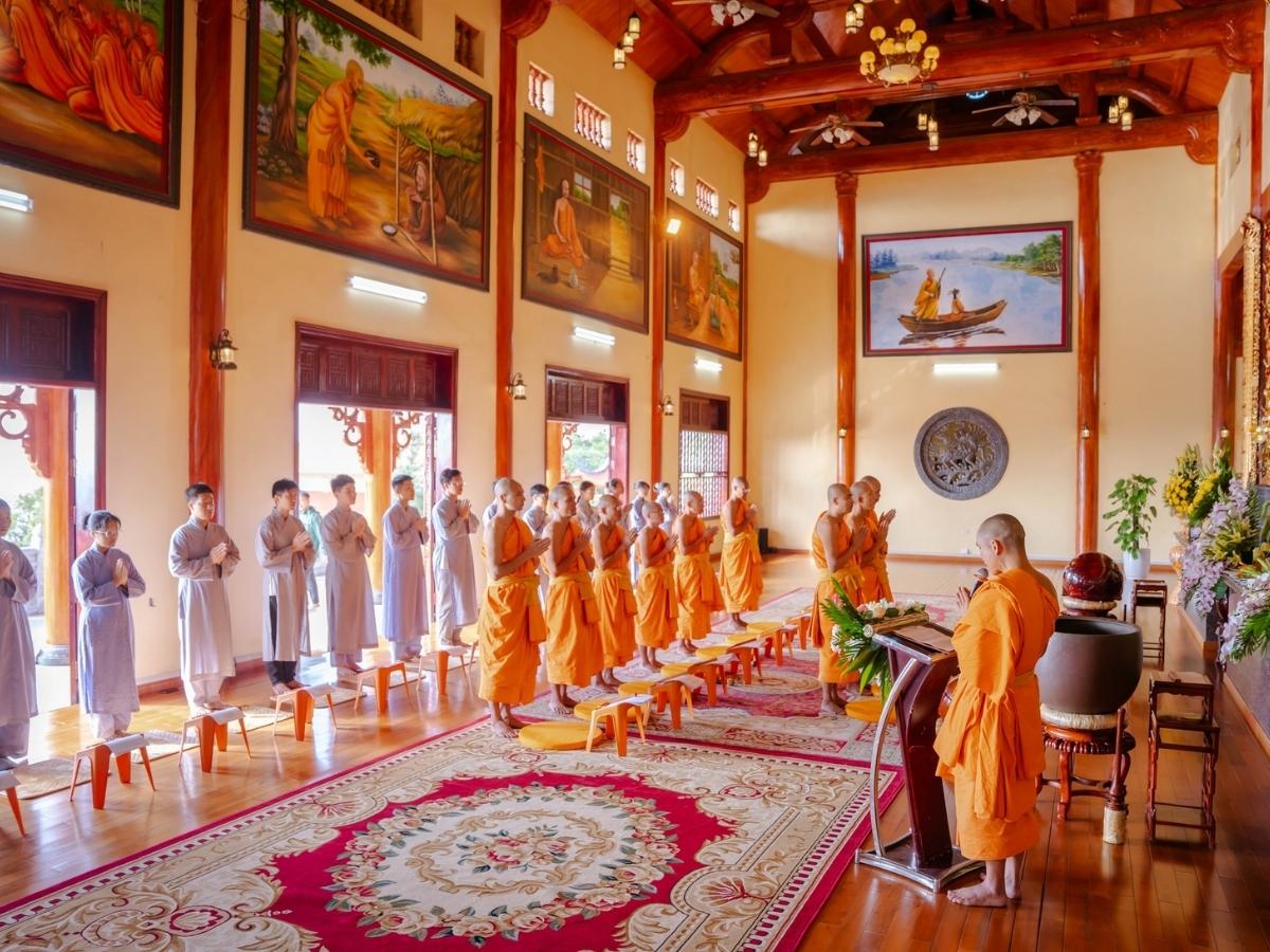 Chi phí tham quan chùa Ba Vàng