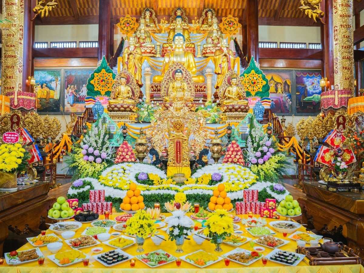 Chính điện chùa Ba Vàng