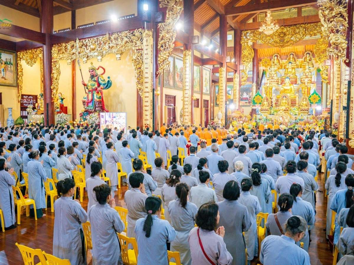 Chính điện chùa Ba Vàng