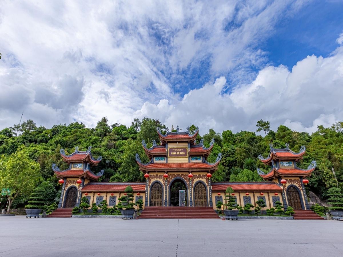 Không gian chùa Ba Vàng trên núi Thành Đẳng