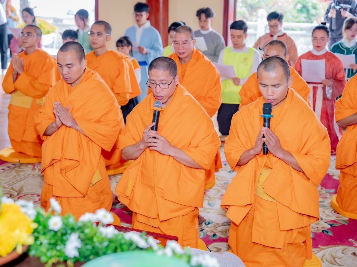 Lễ cầu an chùa Ba Vàng