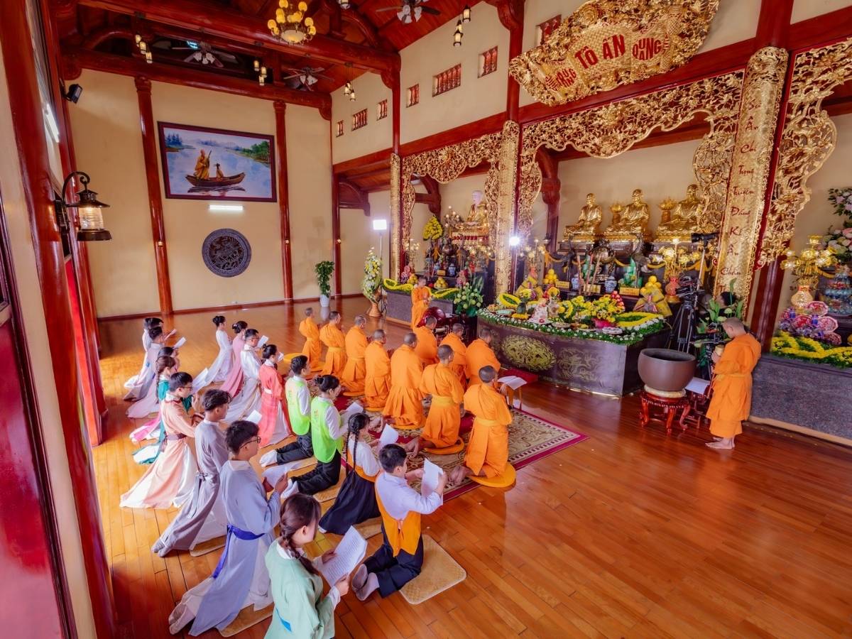 Trang phục phù hợp khi đi tour tâm linh chùa Ba Vàng