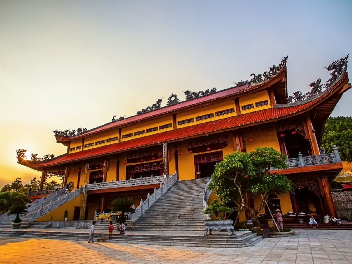 Khách sạn gần chùa Ba Vàng thuận tiện hành hương