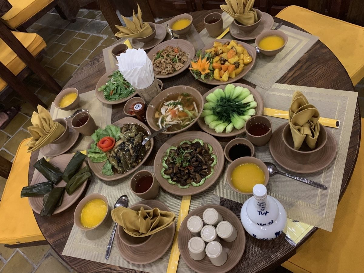 Nhà hàng chay Yên Tử gần chùa Ba Vàng