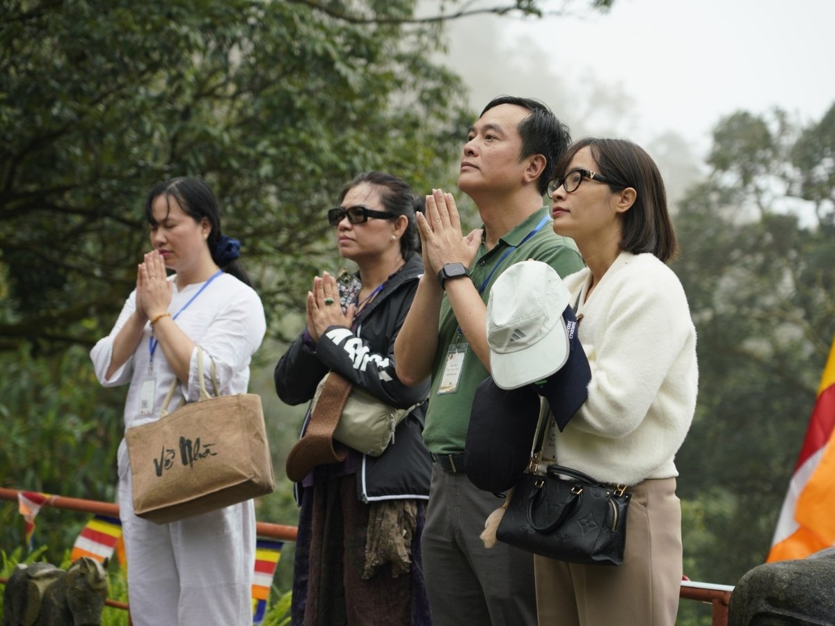 Trang phục phù hợp khi tham quan chùa Ngọa Vân