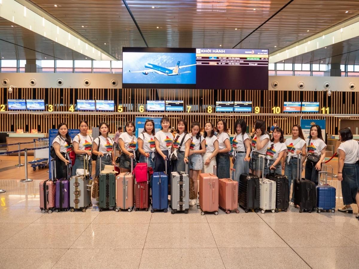 Du khách từ TP.HCM có thể bay đến Hà Nội hoặc Hải Phòng để tiếp tục đến chùa Ngọa Vân