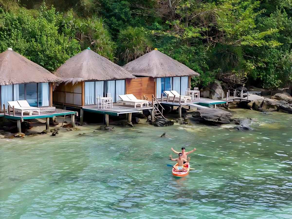 Du khách yêu thiên nhiên tận hưởng tại Cống Tây