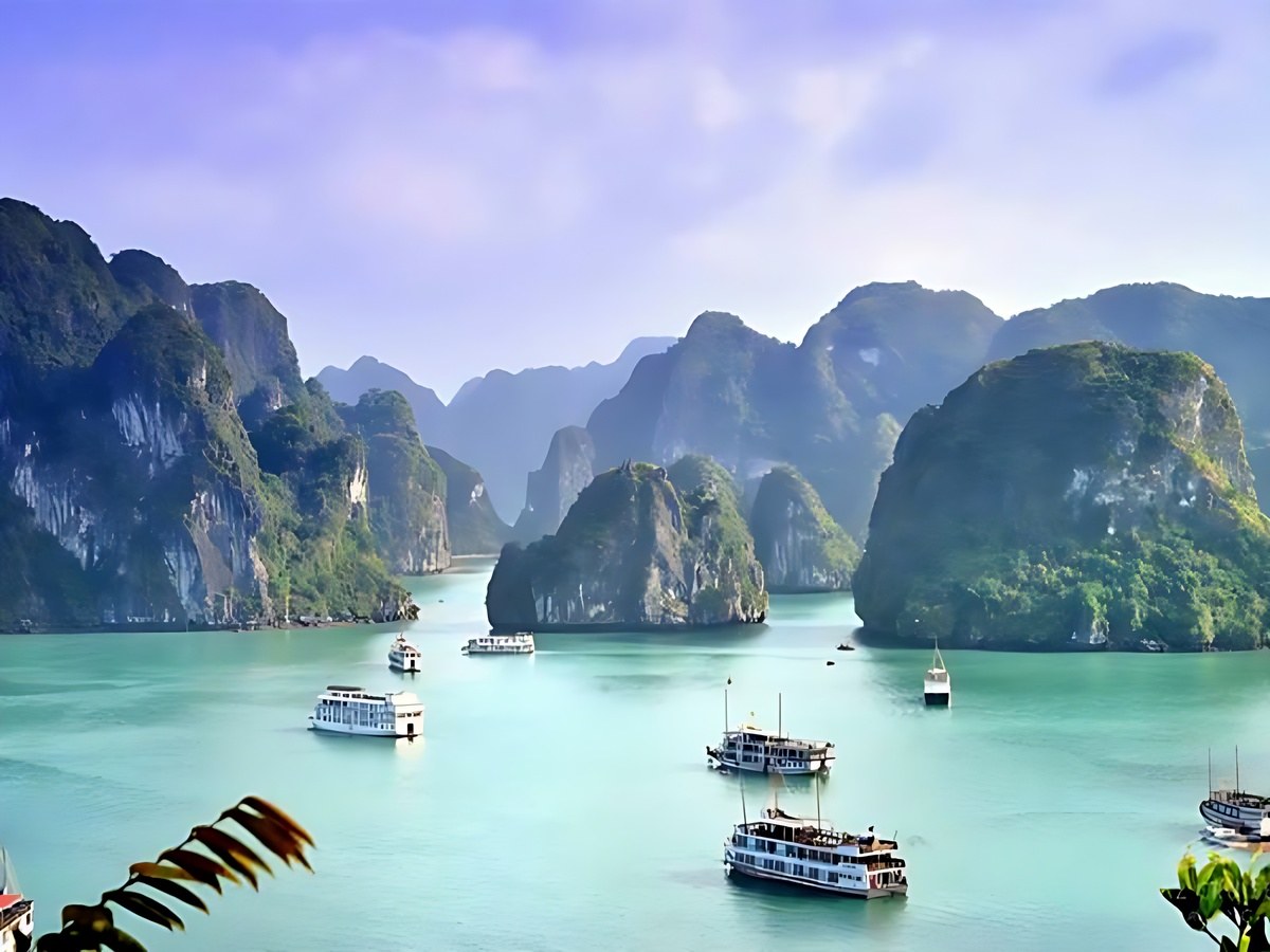 Cảnh biển Đảo Tuần Châu Hạ Long vào mùa nắng