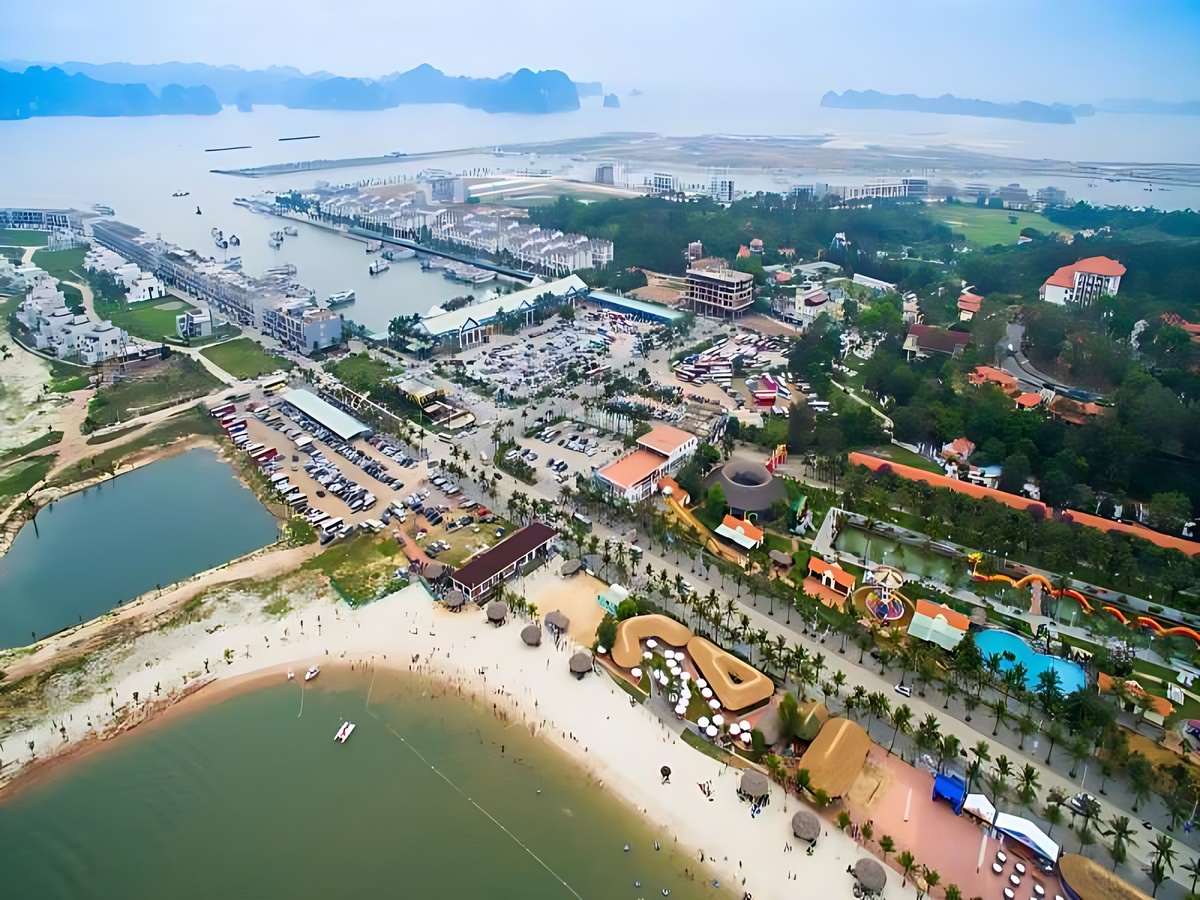 Đảo Tuần Châu Hạ Long với bến du thuyền hiện đại
