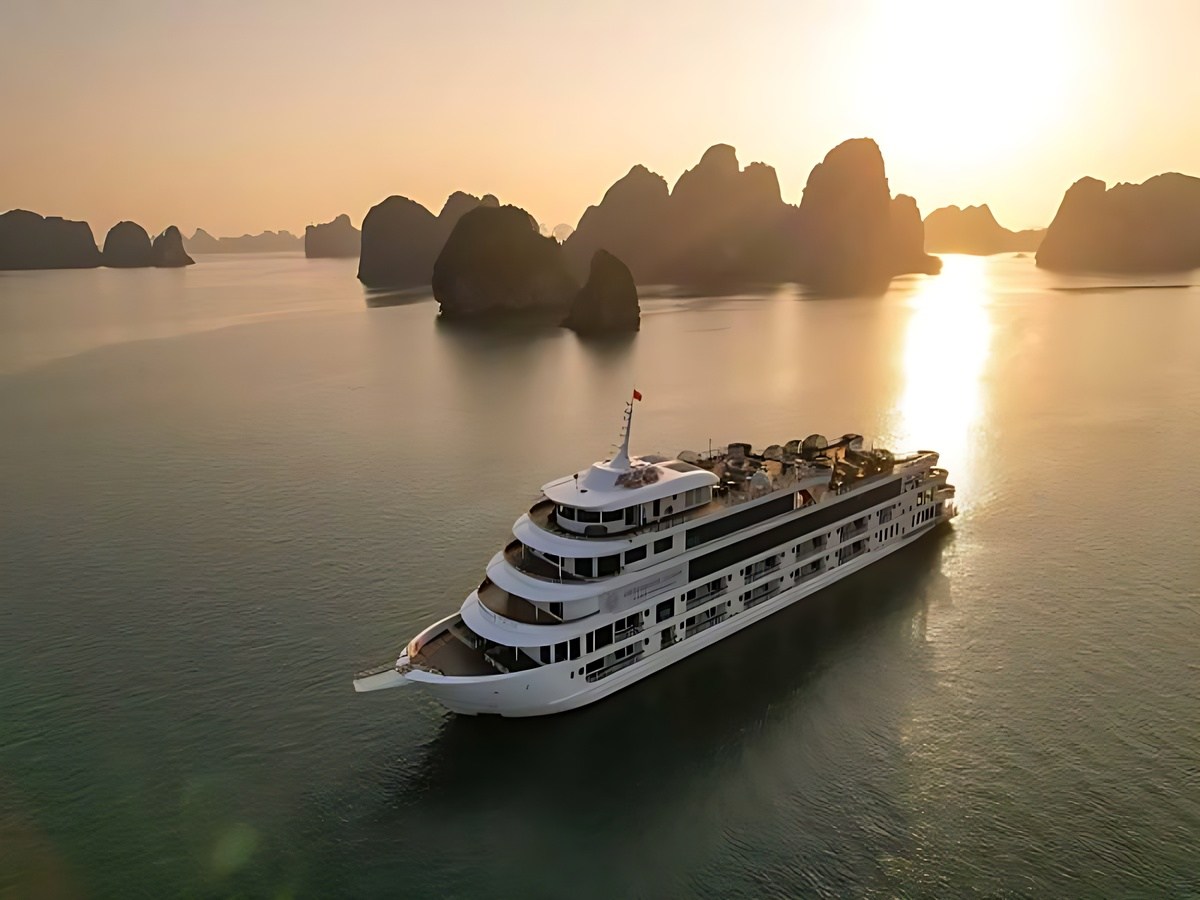 Tour đảo Hạ Long trong ngày khám phá cảnh quan vịnh