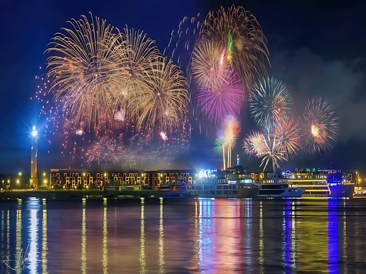 Không gian ven biển tại Sun Elite City với các hoạt động giải trí về đêm