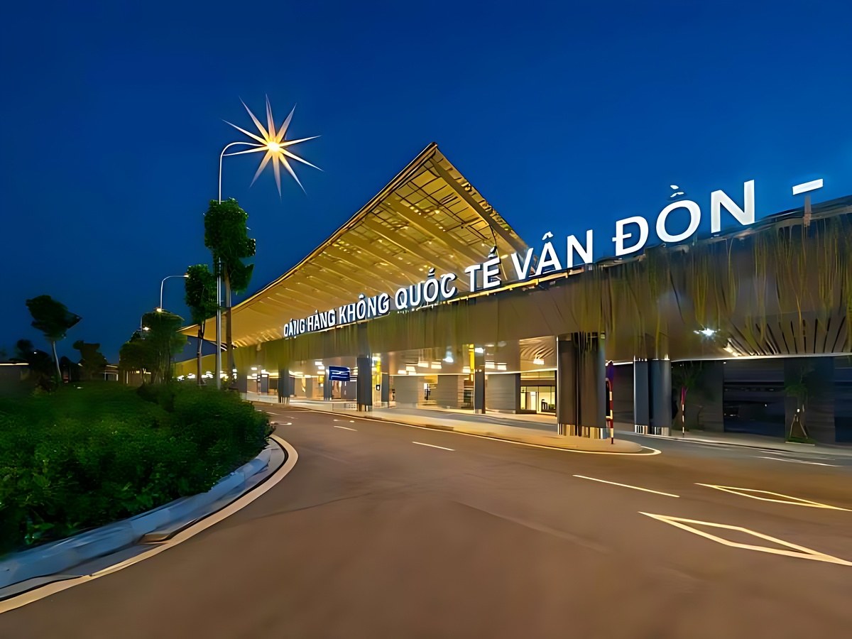 Du khách lựa chọn hạ cánh tại sân bay Vân Đồn để đến Hạ Long nhanh hơn