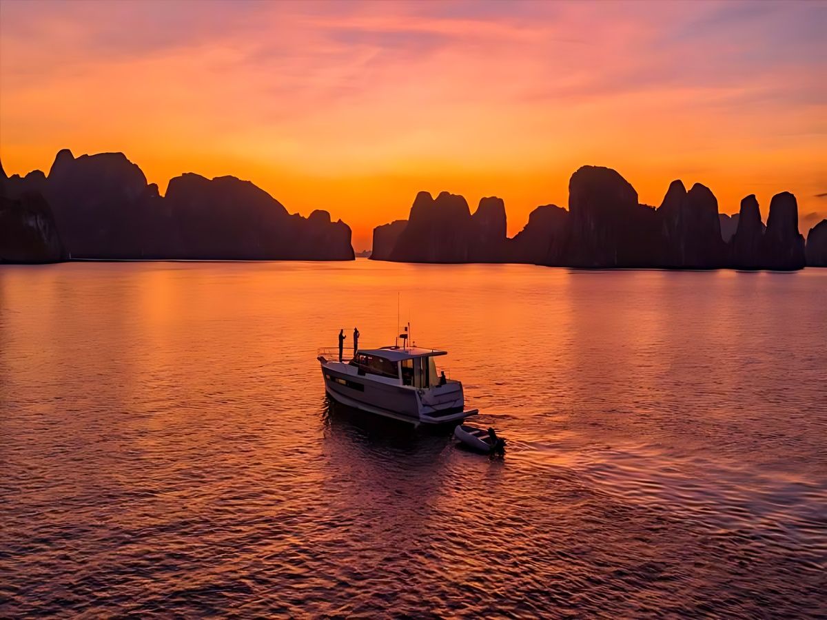 Du khách phân bổ thời gian hợp lý giữa tham quan và nghỉ dưỡng tại Hạ Long