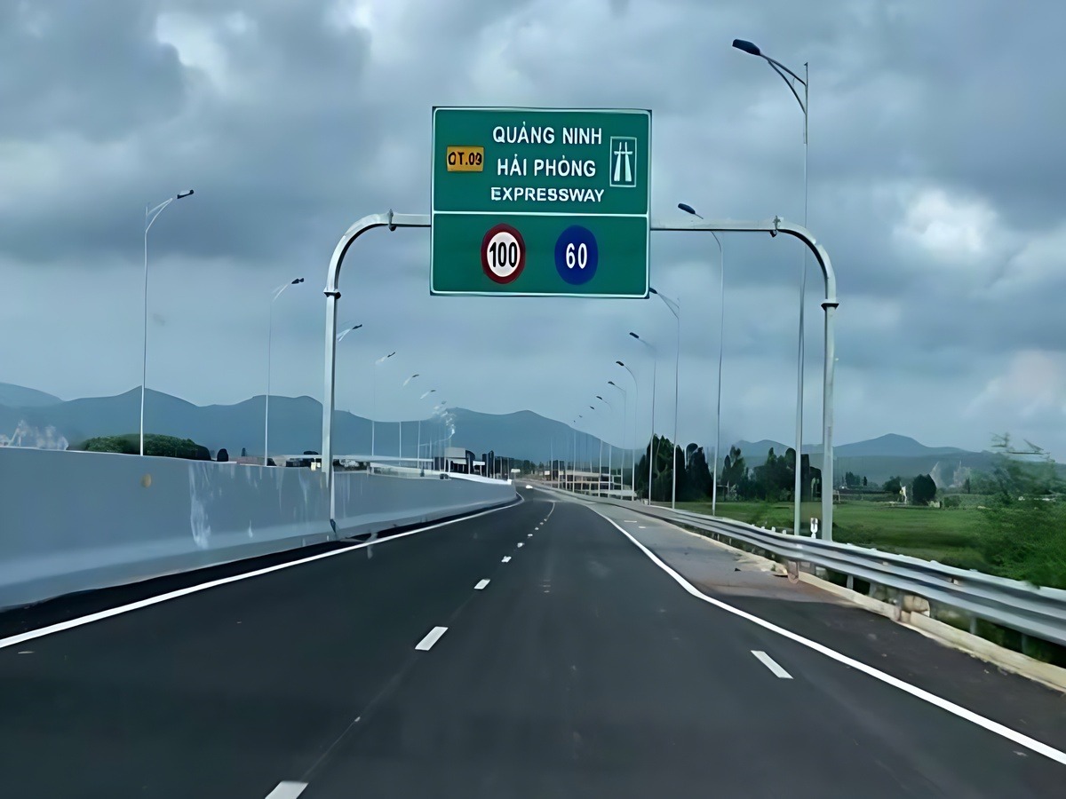 Người lái di chuyển tuyến Hà Nội Hạ Long thuận tiện nhờ cao tốc