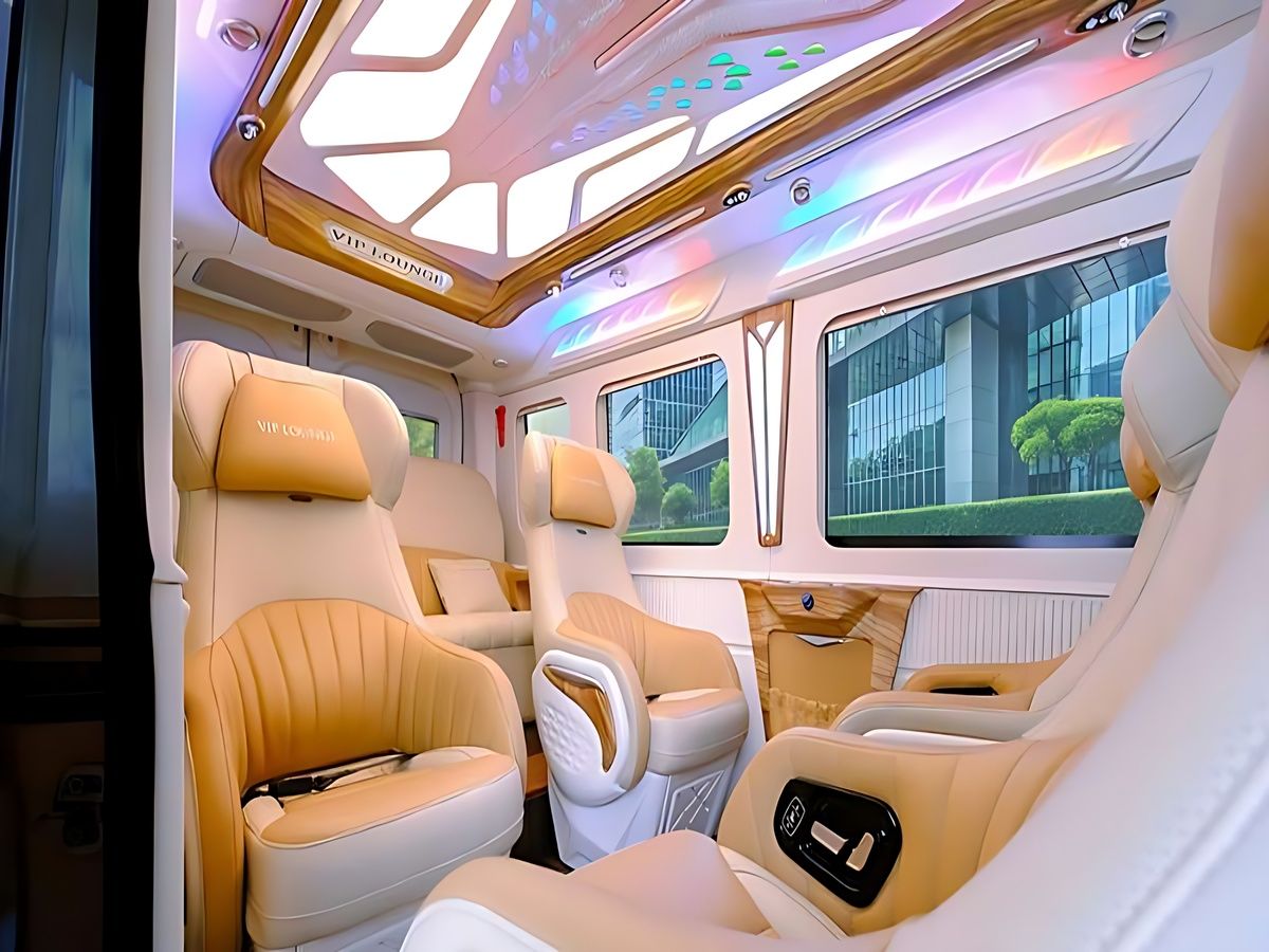 Xe limousine Hà Nội Hạ Long với hàng ghế rộng và tiện nghi đầy đủ