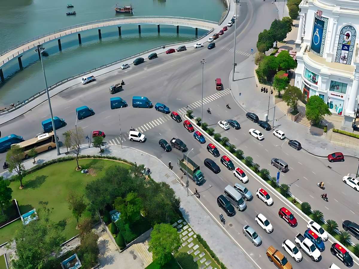 Hành khách cân nhắc chi phí và thời gian đón khi đi xe limousine