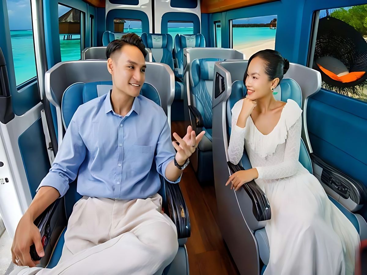 Gia đình và nhóm bạn lựa chọn xe limousine tiện nghi với dịch vụ đón trả nội thành