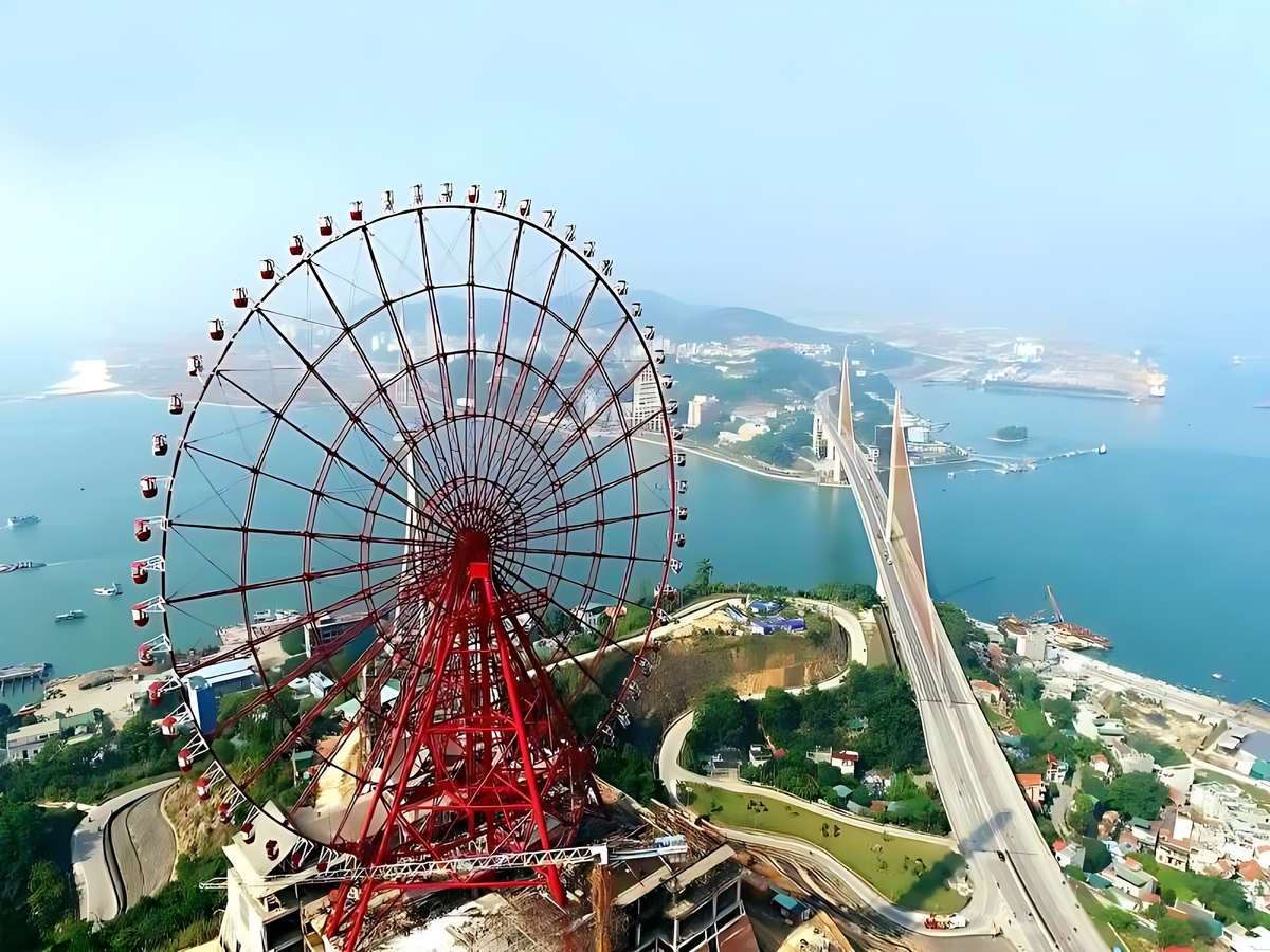 Sun World Ha Long nằm tại Bãi Cháy gần biển và trục đường lớn