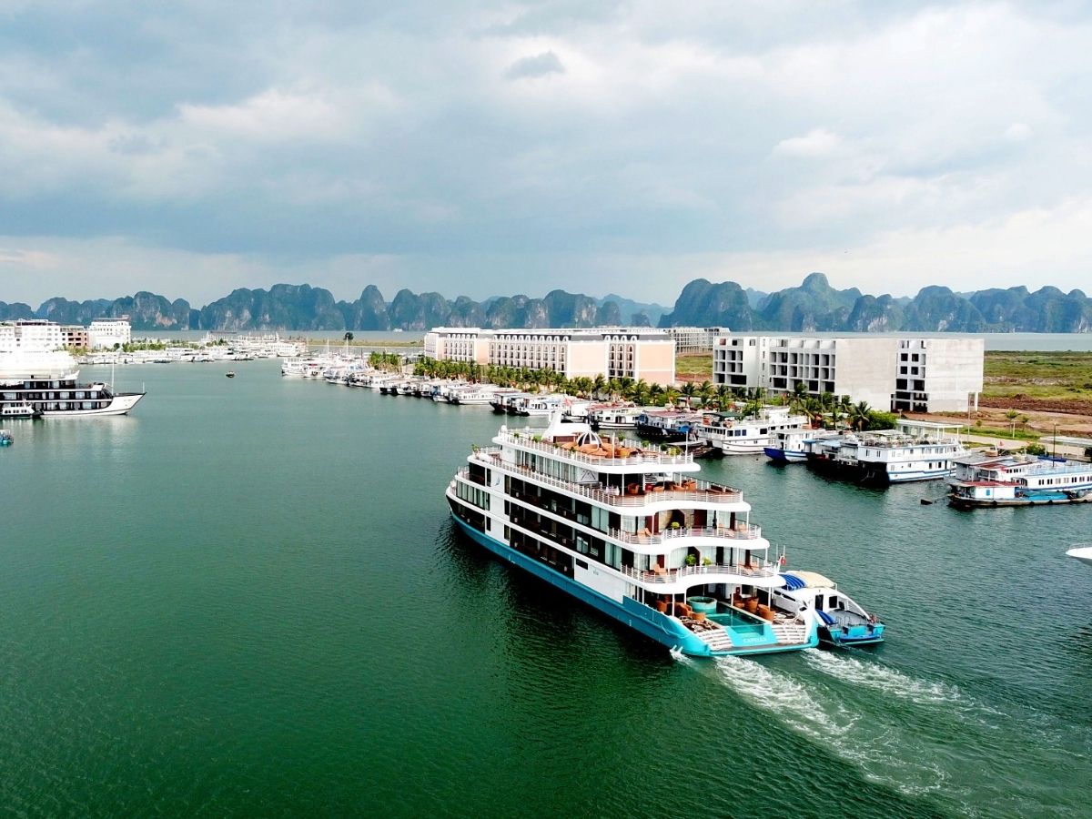 Quảng Ninh sở hữu vị trí địa lý đắc địa với đường bờ biển dài hải sản phong phú.