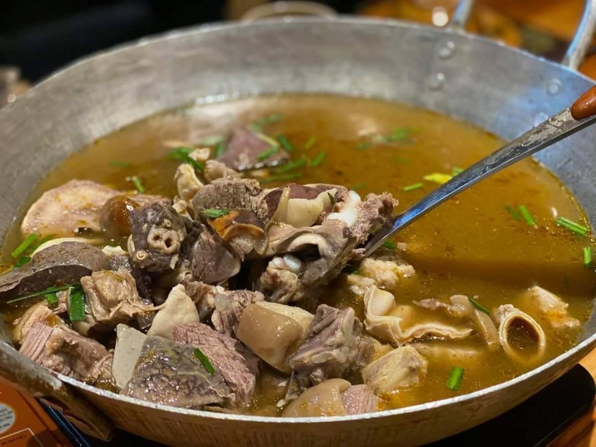 Thắng cố - đặc sản của núi rừng Tây Bắc.