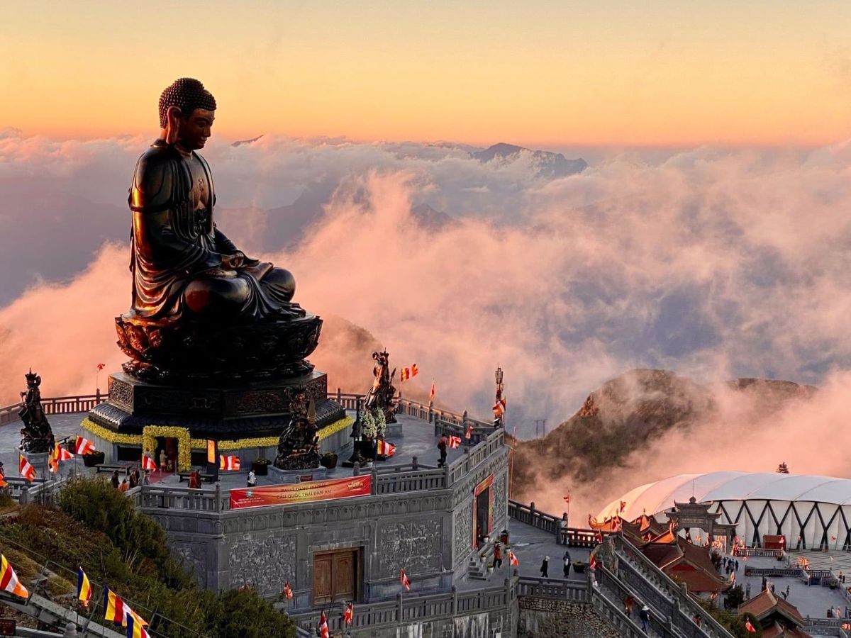 Vẻ đẹp tâm linh nổi bật giữa đại ngàn Tây Bắc.