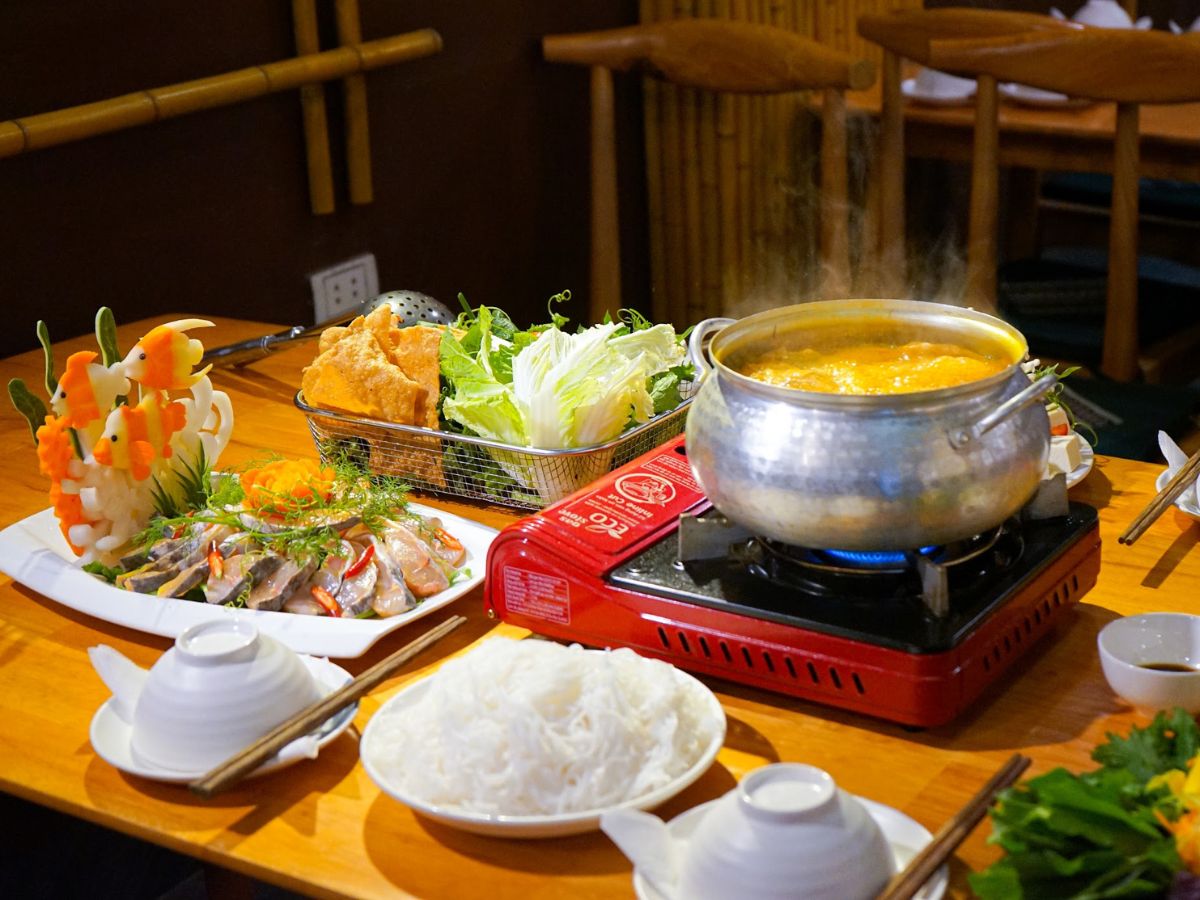 Thưởng thức lẩu cá tầm tươi ngon khi ghé Sa Pa.