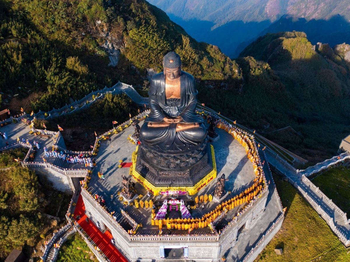 Khám phá Sun World Fansipan Legend khi đến Sa Pa.