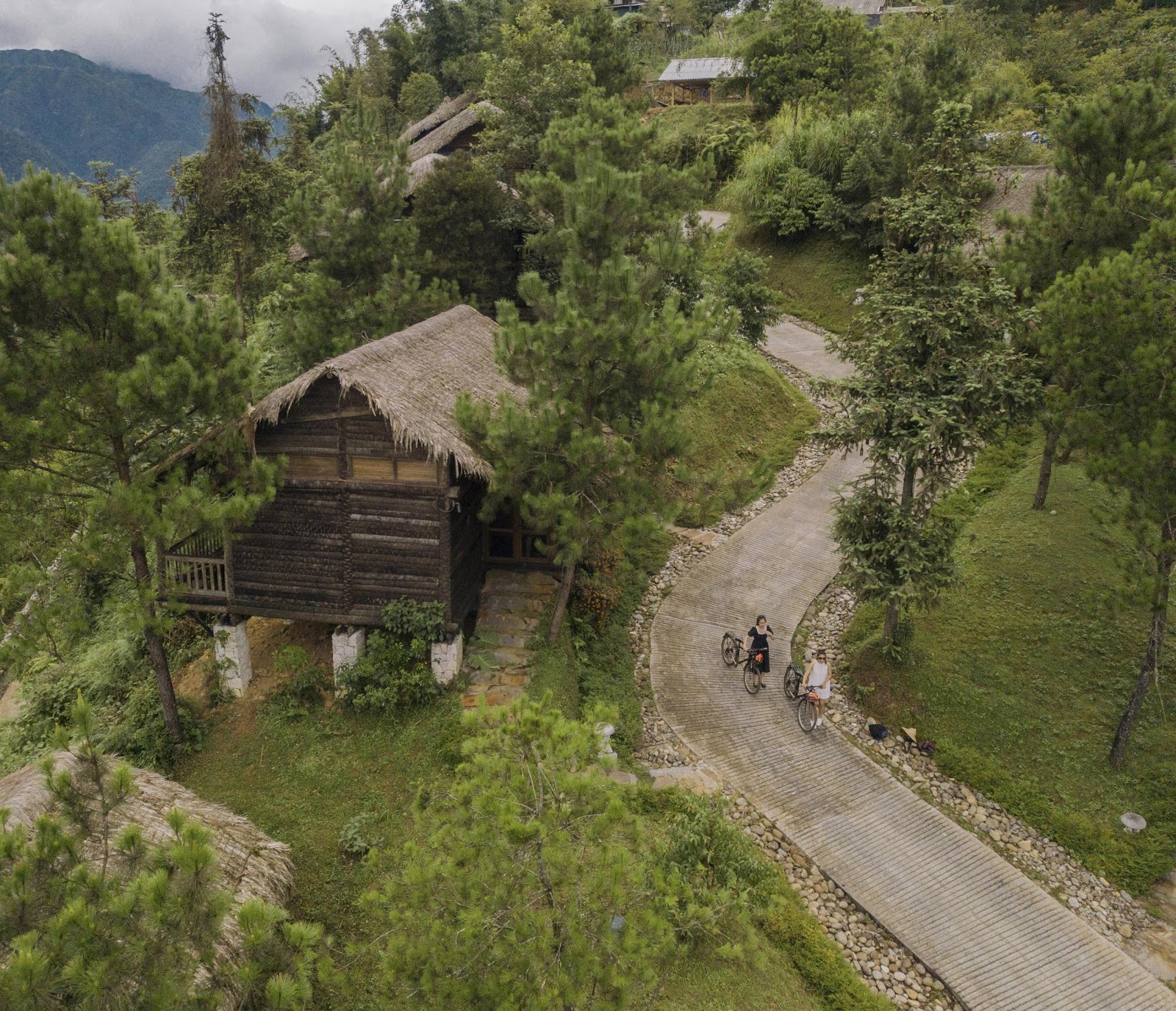 Sapa Jade Hill Resort & Spa đẹp như một ngôi làng cổ tích.