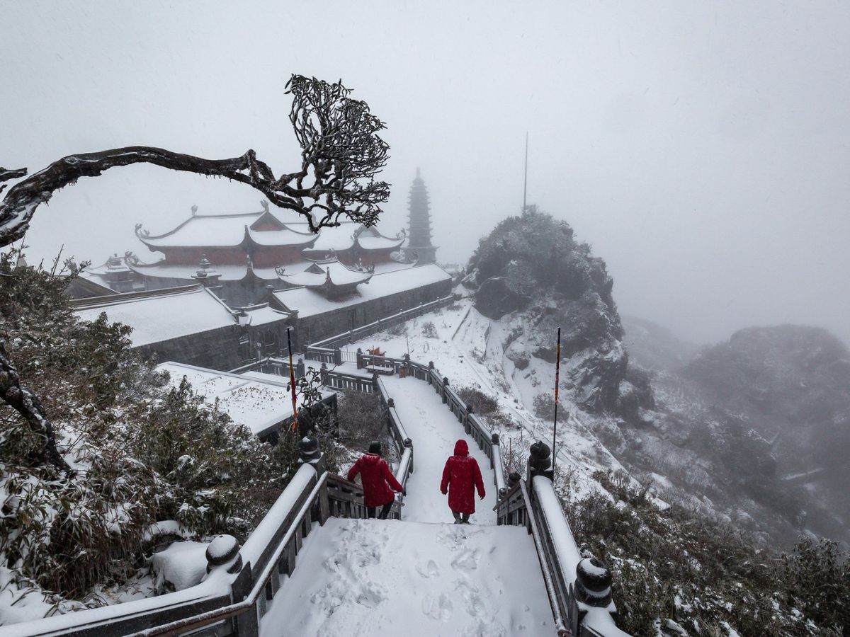 Sapa hóa chốn tiên cảnh vào những ngày tuyết rơi mùa đông.