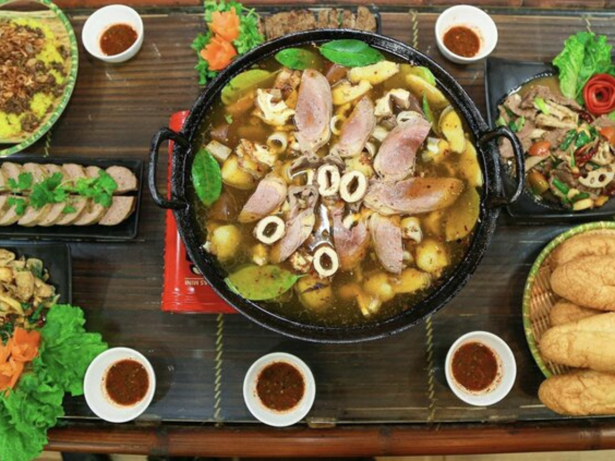 Đặc sản thắng cố mang đến cho du khách trải nghiệm vị giác mới lạ.