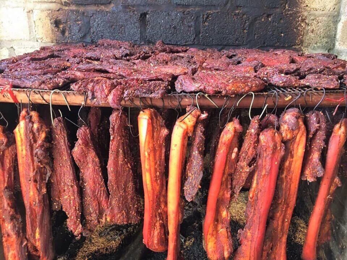 Thịt trâu gác là món đặc sản truyền thống của vùng Tây Bắc