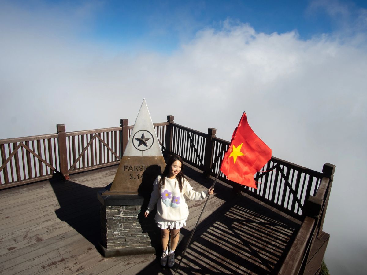 Chuẩn bị trang phục ấm áp để chinh phục đỉnh Fansipan mùa đông