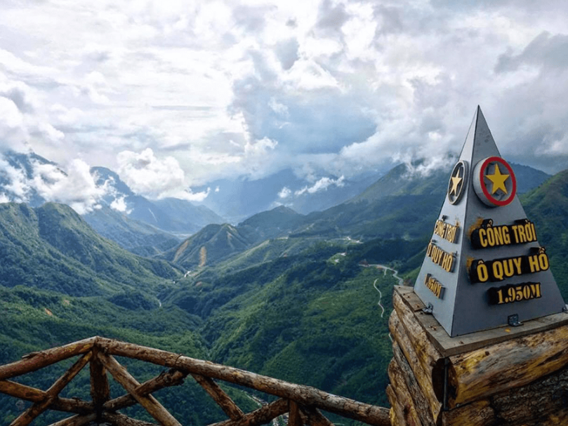 Ô Quy Hồ nối liền hai tỉnh Lào Cai và Lai Châu, là một trong những cung đèo đẹp và hiểm trở nhất Việt Nam.