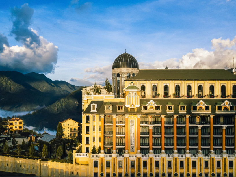 Hotel de la Coupole - MGallery nằm ngay trung tâm Sa Pa.