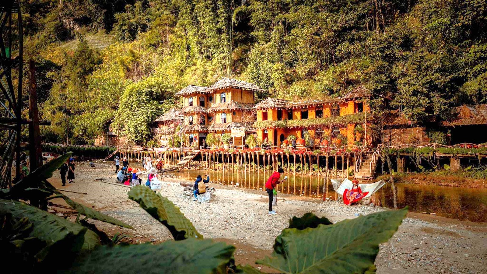 Bản Cát Cát là một trong những ngôi làng cổ đẹp nhất giữa núi rừng Tây Bắc bạt ngàn