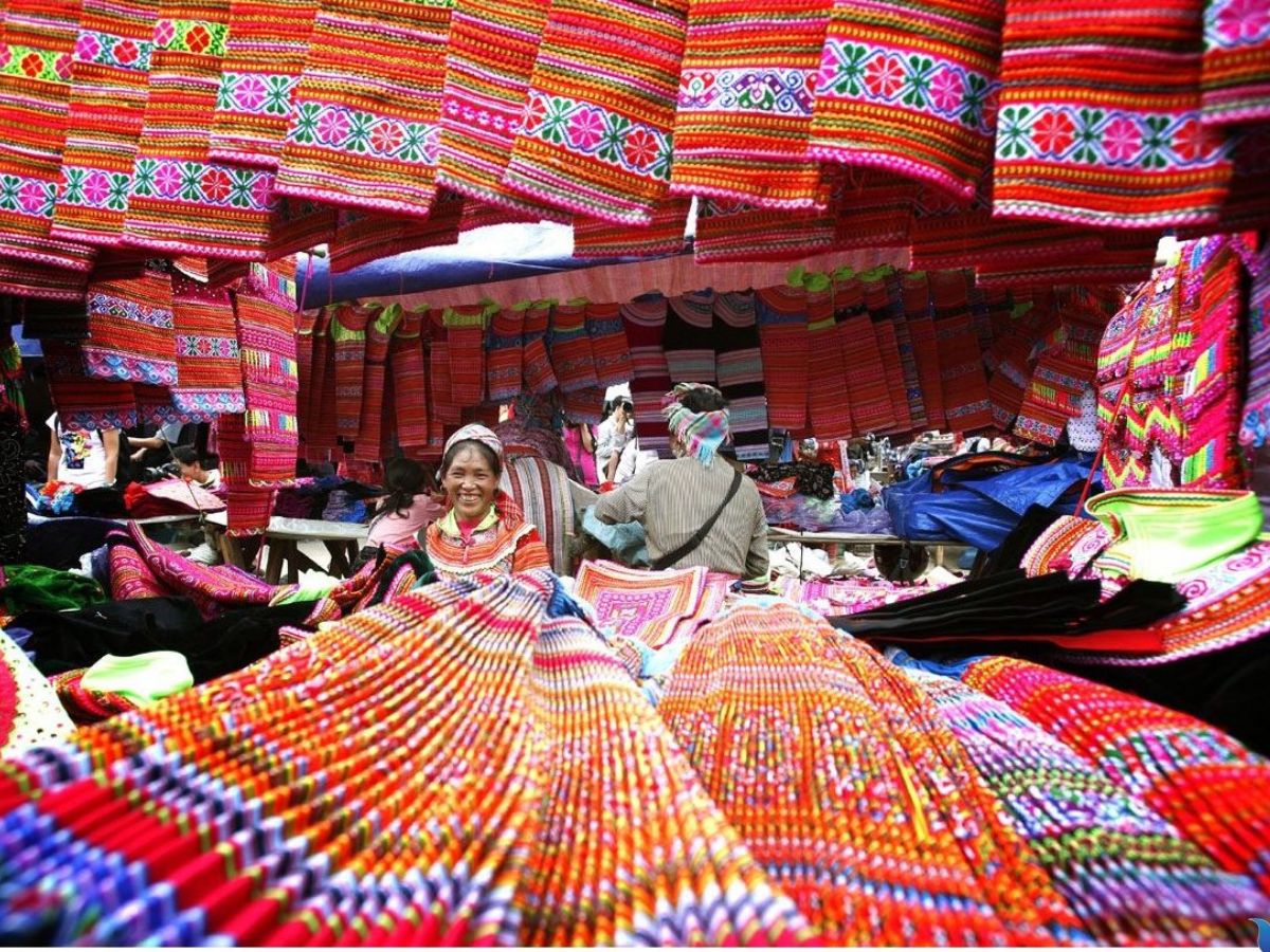 Đồ thổ cẩm thủ công, kết tinh bàn tay khéo léo và nét văn hóa bản địa.