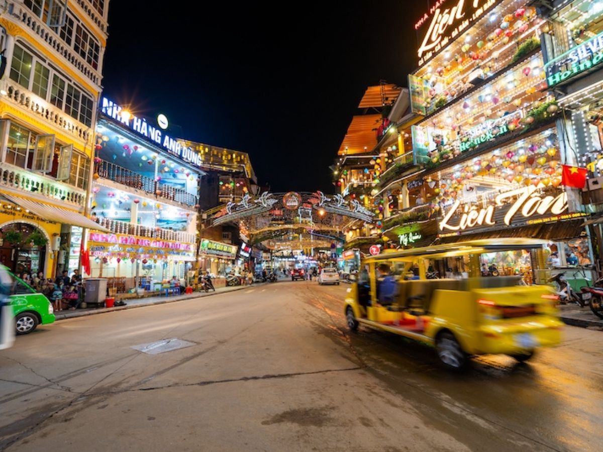 Chợ đêm Sapa, nơi mua sắm kết hợp trải nghiệm văn hóa địa phương