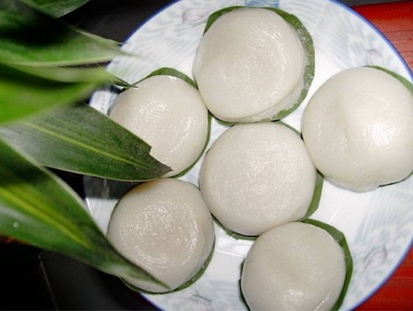 Thành phần quan trọng tạo nên bánh giầy kẹp chả Sa Pa là gạo nếp