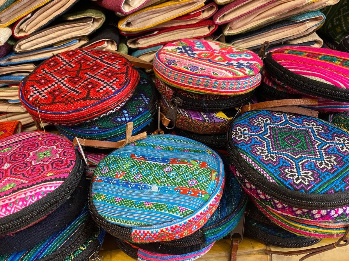 Hemp & Embroidery Sapa có nhiều sản phẩm thủ công thú vị.