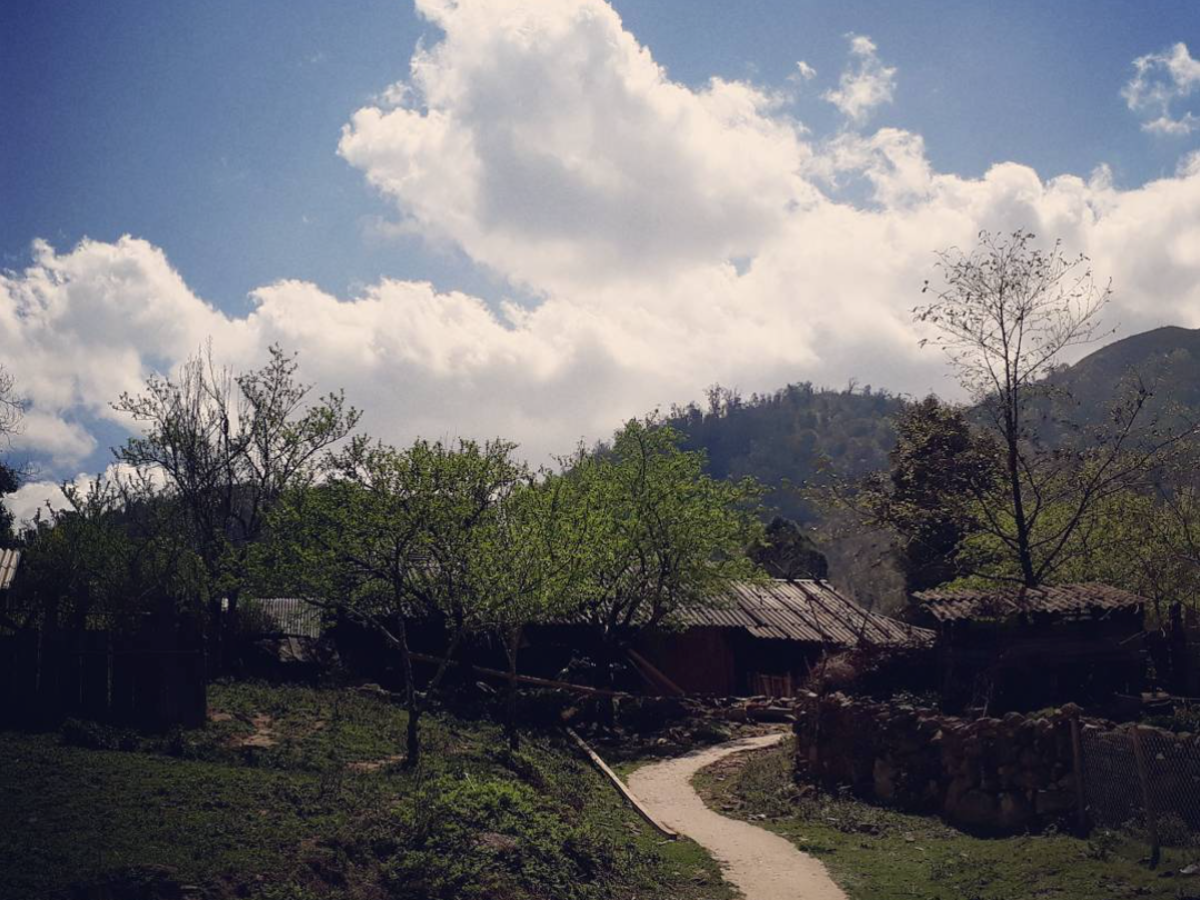 Làng Séo Mí Tỷ yên bình giữa mây núi Sa Pa.