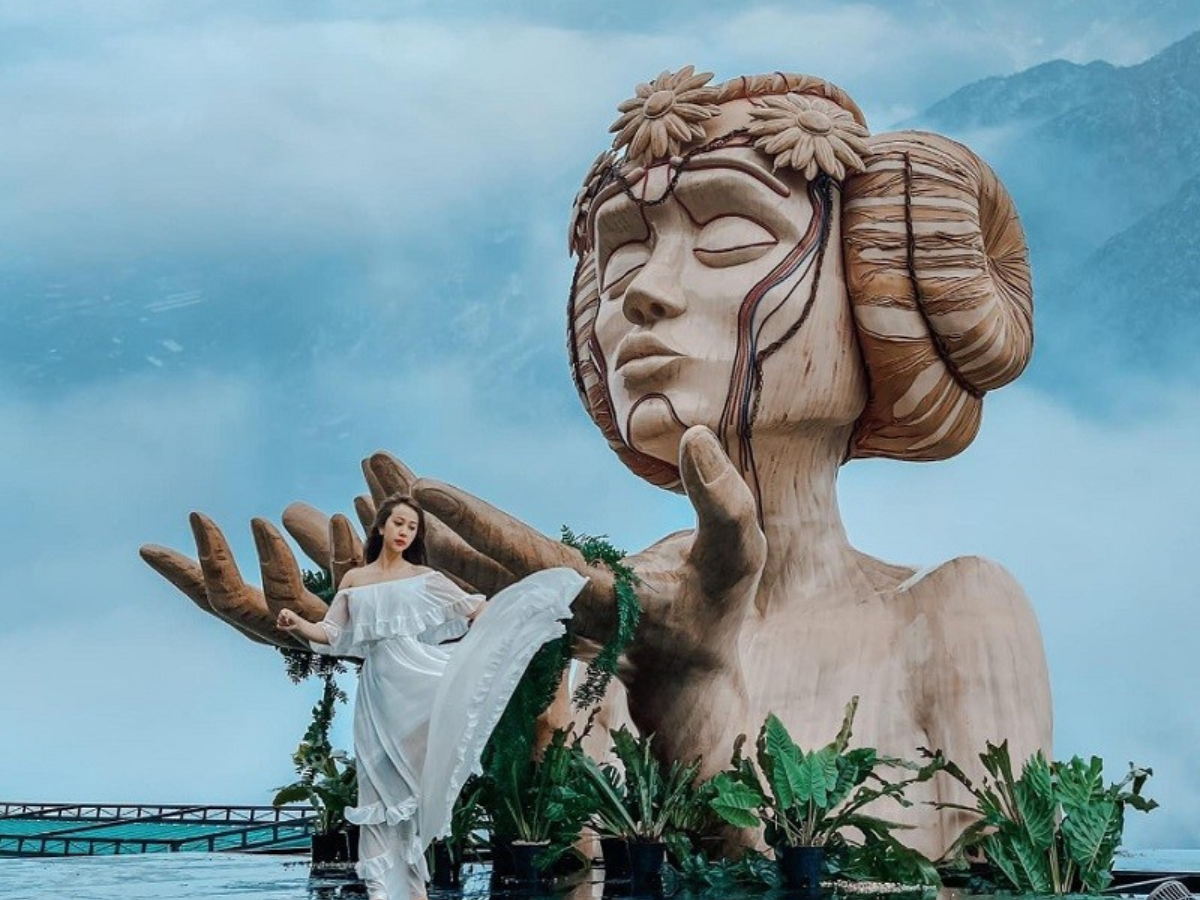 Check in tại tượng cô gái Moana Sa Pa khổng lồ ấn tượng giữa núi rừng.