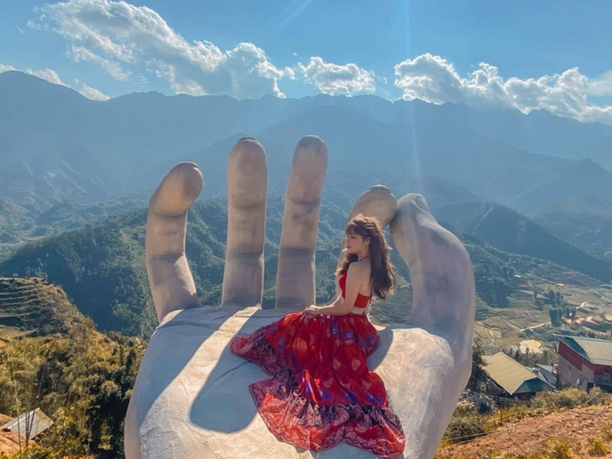 Check in tại bàn tay vàng khổng lồ huyền thoại giữa mây núi Sa Pa