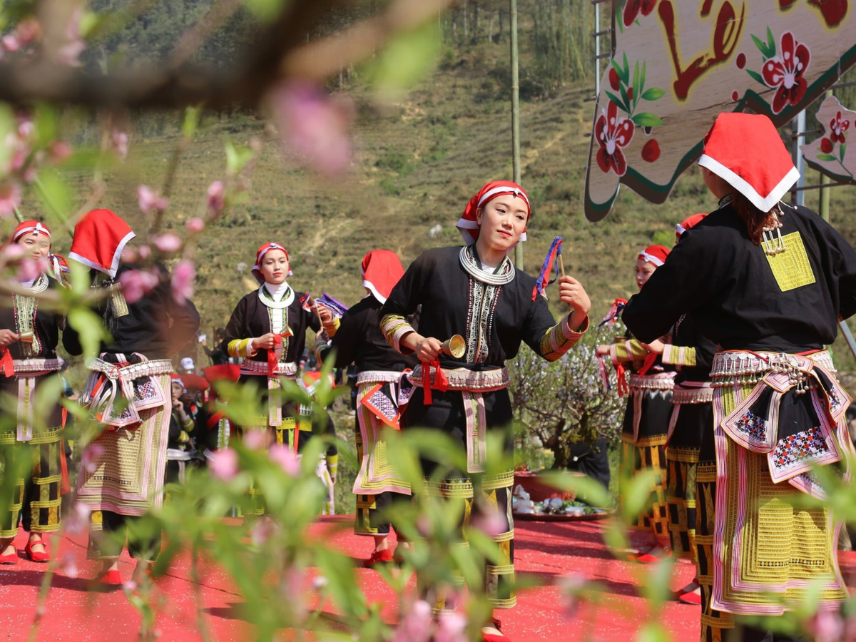 Tìm hiểu văn hóa người Mông Dao qua phong tục và đời sống Sa Pa.