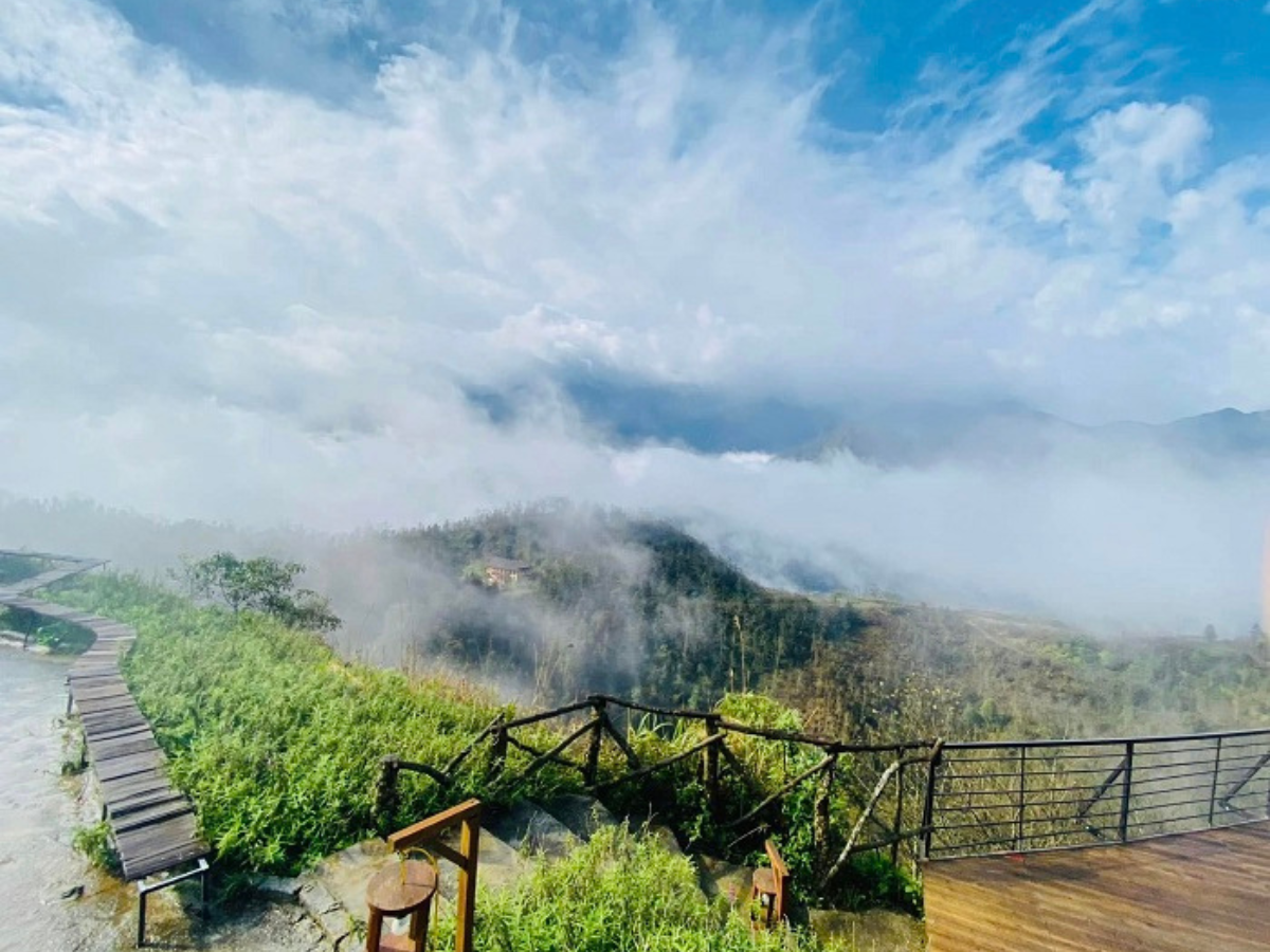 Pơ Mu Sapa sở hữu tầm nhìn thoáng rộng hướng về dãy Hoàng Liên Sơn hùng vĩ.