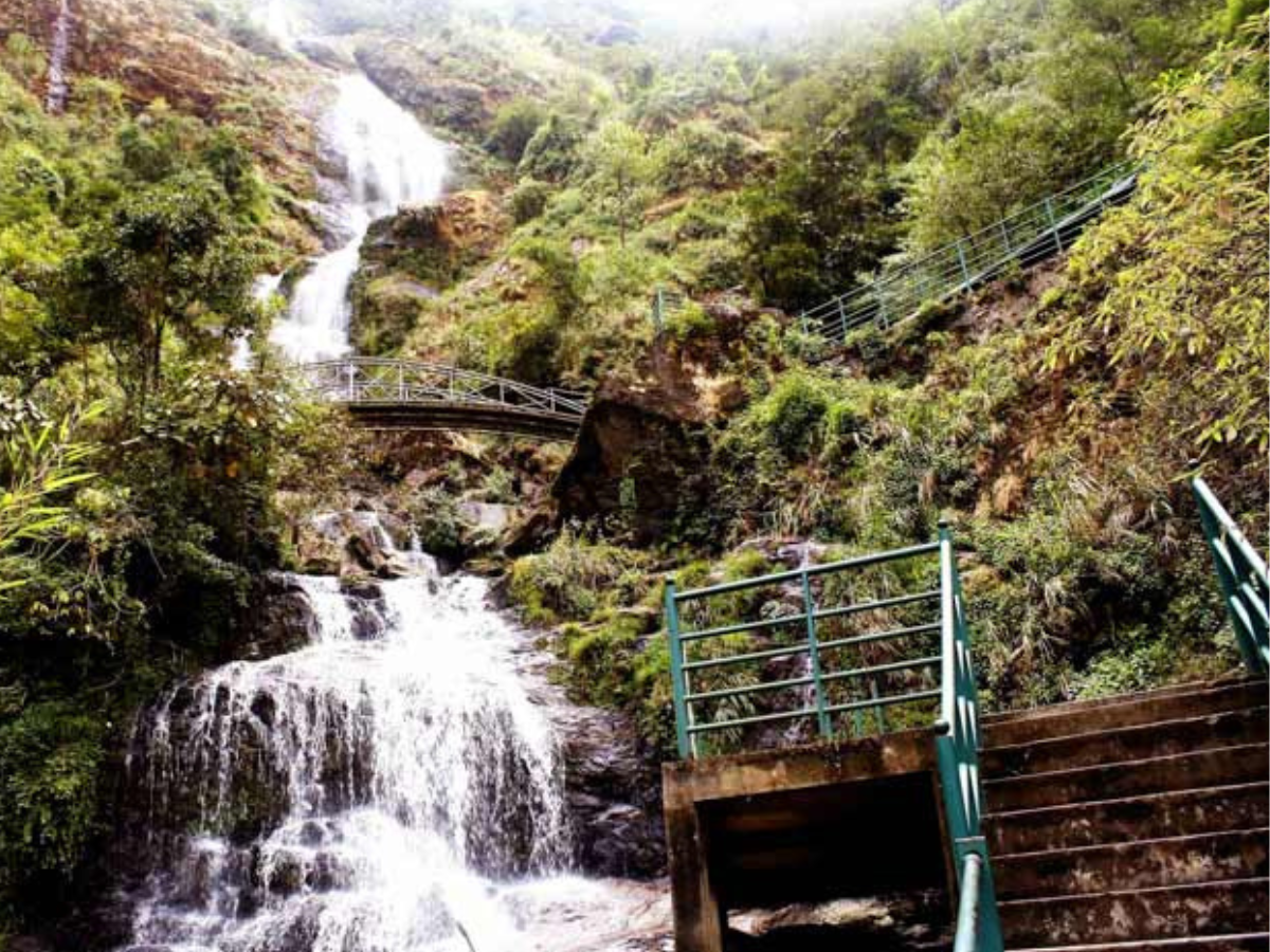 Đi bộ trekking chinh phục đỉnh Thác Bạc và ngắm toàn cảnh núi rừng Sa Pa